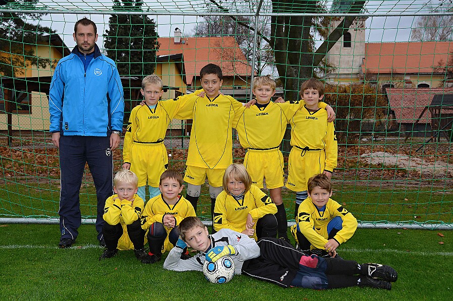 11.02 - Kratonohy (žlutá) - FC HK - žákyně - OP starší přípravka autor Martin Lehký