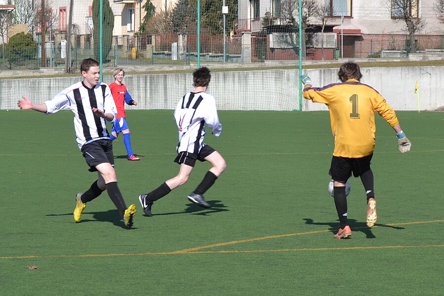 03.02 - MD Rychnov - Kostelec (červená) autor Petr Reichl