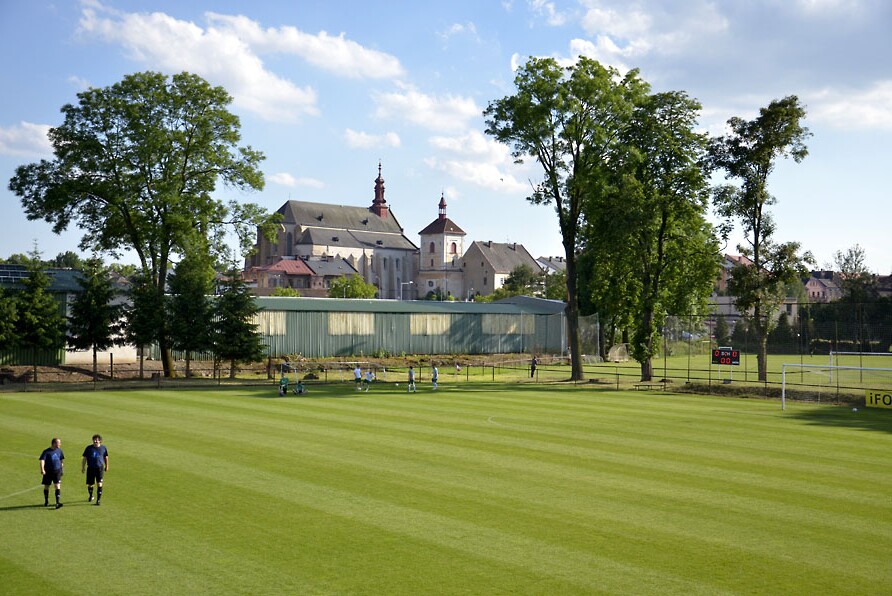 06.04 - Finále poháru KFS - Olympia H.Králové - Slavia H.Králové Ná fotbalovém stadionu v Jaroměři se uskutečnilo finalové utkaní o pohár hejtmana královéhradeckého kraje mezi FC...