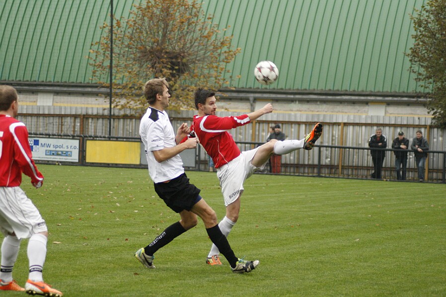 11.09 - KP - Č.Kostelec - Rychnov VOTROK krajský přebor TJ Červený Kostelec /červené/ - FC Spartak Rychnov n. Kněžnou 4 : 1 (2 : 1). Než se hosté...