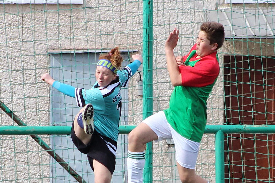04.22 - Okr. finále škol - 6.-7. třída - Rychnovsko Okresní finále základních škol v minifotbale - kategorie III. (6.-7.třídy) - Rychnov nad Kněžnou, 22.4. 2015 Pořadatelem...