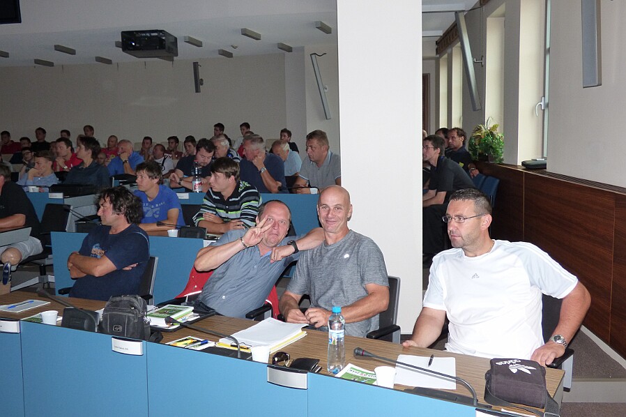 08.01 - Aktiv rozhodčích a delegátů KFS HK © P.Reichl