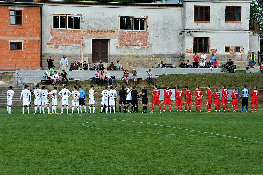 06.10 - Finále poháru hejtmana mužů 2014-15 - Kratonohy (bílá) - Č.Kostelec Pohár hejtmana mužů 2014/15 - FINÁLE Kratonohy A (bílé dresy) - Červený Kostelec 4:2 (3:2). Autor M.Lehký