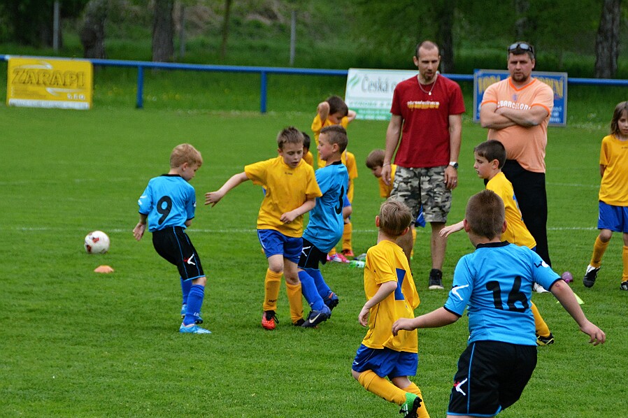 05.05 - GIST POHÁR OFS HK finále - Roudnice B - Kratonohy B (žlutá) GIST POHÁR OFS HK FINÁLE - Předzápas děti: Přípravky Roudnice a Kratonohy 0:8. Muži: Roudnice B - Kratonohy B...