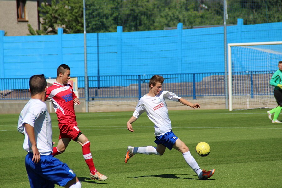 06.06 - Česká liga U19 - Náchod (bílá) - Vansdorf U 19 FK Náchod /bílá/- FK Varsdorf 2 : 1 pol. 2 : 0. Oboustranně pěkné utkaní. © Z.Majer