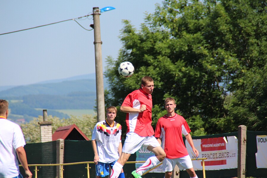 06.06 - KS dorostu - finále - RSCM Rozkoš Č.Skalice (bílá) - Vamberk KS dorostu KHK -finále RSCM Rozkoš / Česká Skalice - TJ Baník Vamberk /TJ Doudleby 1 : 0 domácí bílé . Překvapeni je že...