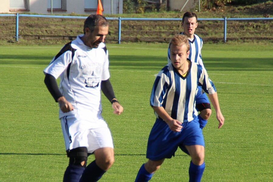 10.18 - 1. B třída muži - sk. C - Hronov - V.Poříčí (bílá) © Z.Majer