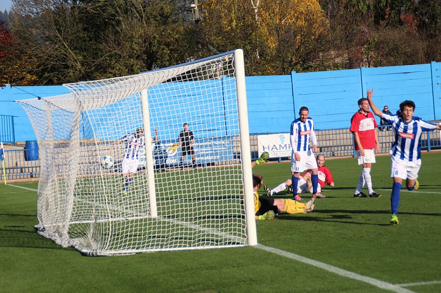 10.31 - KP muži - Náchod (modrá) - Č.Kostelec VOTROK Krajský přebor FK Náchod /pruhované/ Červený Kostelec 4 : 1 . © Z.Majer