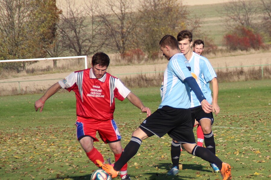 11.08 - KP muži - Provodov - Rychnov VOTROK Krajský přebor Sokol Provodov FC Spartak Rychnov / červené/ 3 : 1 pol. 2 : 1 . Ve druhé půli hoste lepší. ©...