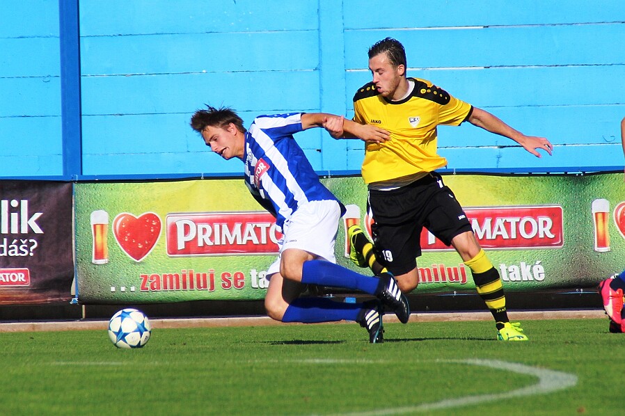 Foto Zdeněk Majer Divize C FK Náchod - SK Vysoké Mýto /žluté /1 : 1 pol. 0 : 0. Na pokutové kopy si připisuji domácí 2 body. Hrálo se...