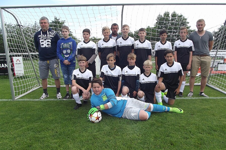 06.10 - KP ml. žáků - o umístění 2 - Nový Hradec Výsledky: Nový HK - Hořiněves/Smiřice 3:1; Hořiněves/Smiřice - Rychnov 3:3; Nový HK - Rychnov 5:3. © M.Kittler