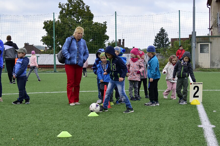 02-Slalom s míčem