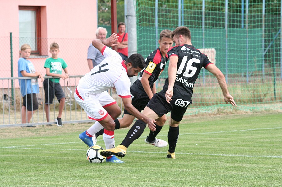 07.08 - FC H.Králové - Bahrain - hřiště Opatovice n.L © Miloš Kohoutek