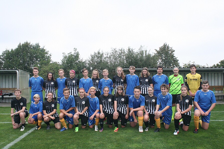 09.15 - Přátelské utkání FC HK juniorka ženy - Dobruška+Opočno U14-15 © Miloš Kohoutek Během utkání došlo po nešťastném střetu ke zranění brankářky, které si vyžádalo příjezd rychlé...