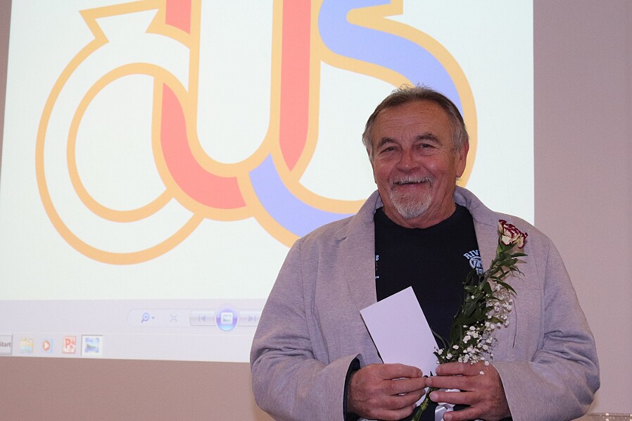 12.08 - Valná hromada Okresního sdružení ČUS © Petr Reichl A fotbal se ani tady neztratil...