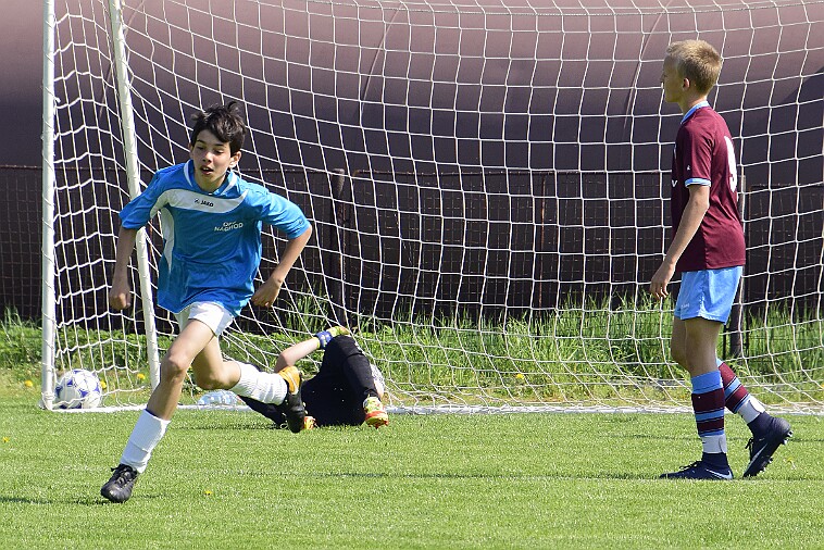 20180501 02-NA-TU 006 null