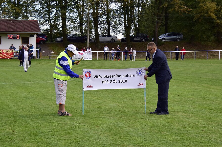 Předávání pohárů a závěr