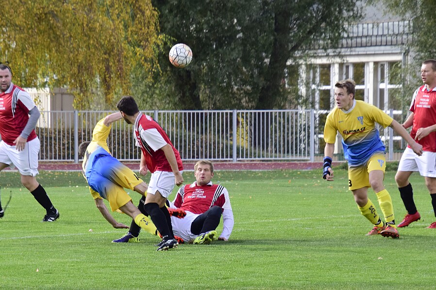 10.21 - II. třída OFS RK - Rychnov B - Vamberk A © Petr Reichl