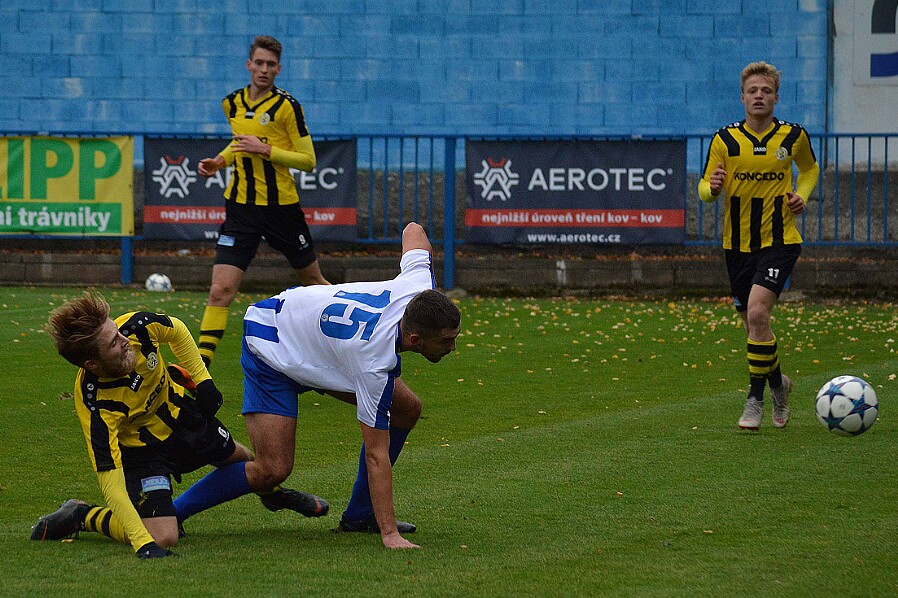 11.10 - Divize C - Náchod - Olympia HK-Kratonohy © Michal Malý FORTUNA Divize C ročník 2018/2019; 14. kolo; FK Náchod Olympia HK/ Kratoinohy 1 : 3; smolný zápas, trest...