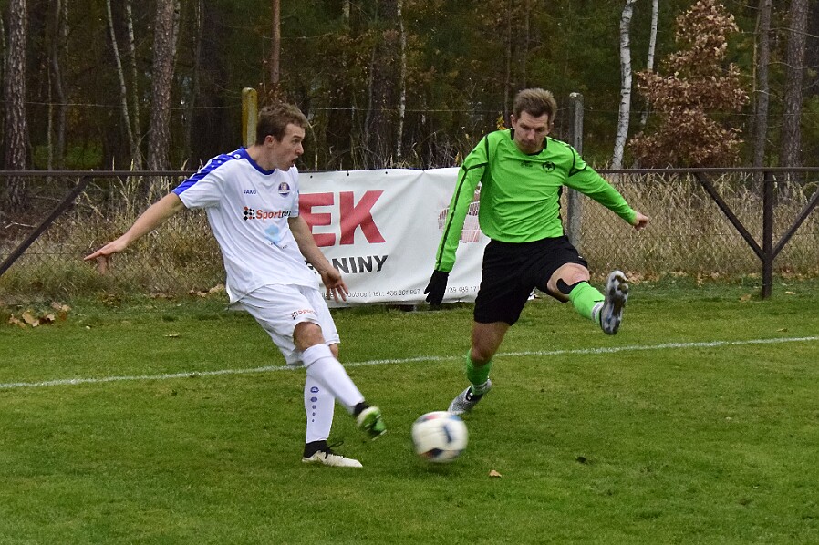 11.10 - KP muži - Kostelec - L.Bělohrad © Petr Reichl Jedno z pravidel fotografování zní: Když to nejde fotit, tak nefoť! A když budeš fotit, tak to bude...