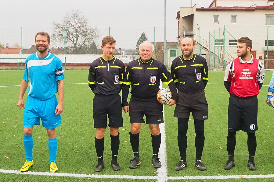 11.11 - II. třída OFS RK - Rychnov B -Kostelecká Lhota A © Petr Reichl Druhý test digitálního fotoaparátu OLYMPUS E-M10II, který mi zapujčila firma Exel-FOTO Hradec Králové...