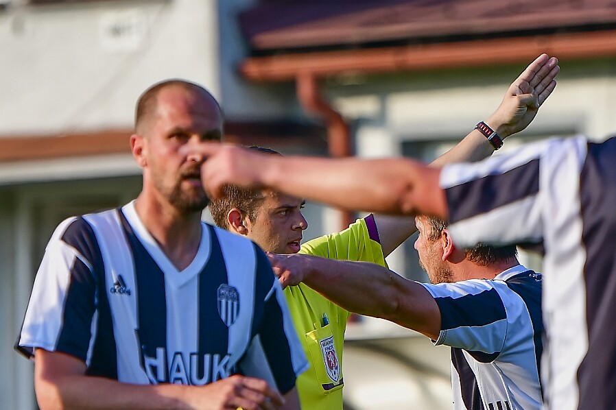 05.26 - 1.A třída - Police - Broumov © Miroslav Holub * Klimeš Karel - předseda oddílu (domácí): Ve skvělé atmosféře a rekordní návštěvě jsme sledovali spíše...