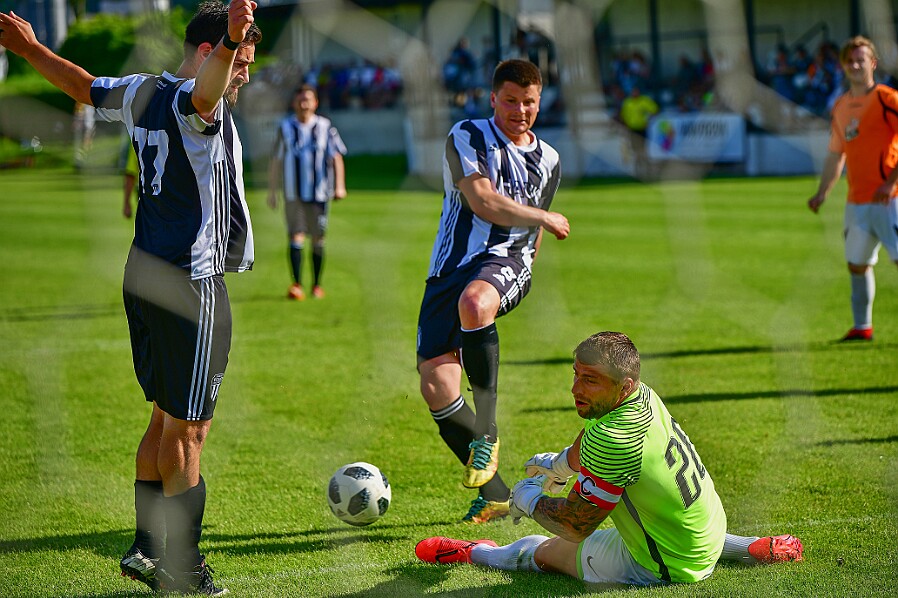 06.09 - 1.A třída - Police - Kobylice © Miroslav Holub * Klimeš Karel - předseda oddílu (domácí): MISTŘI !!!! Libor Tobišek, trenér (hosté): Zdánlivě i přes...