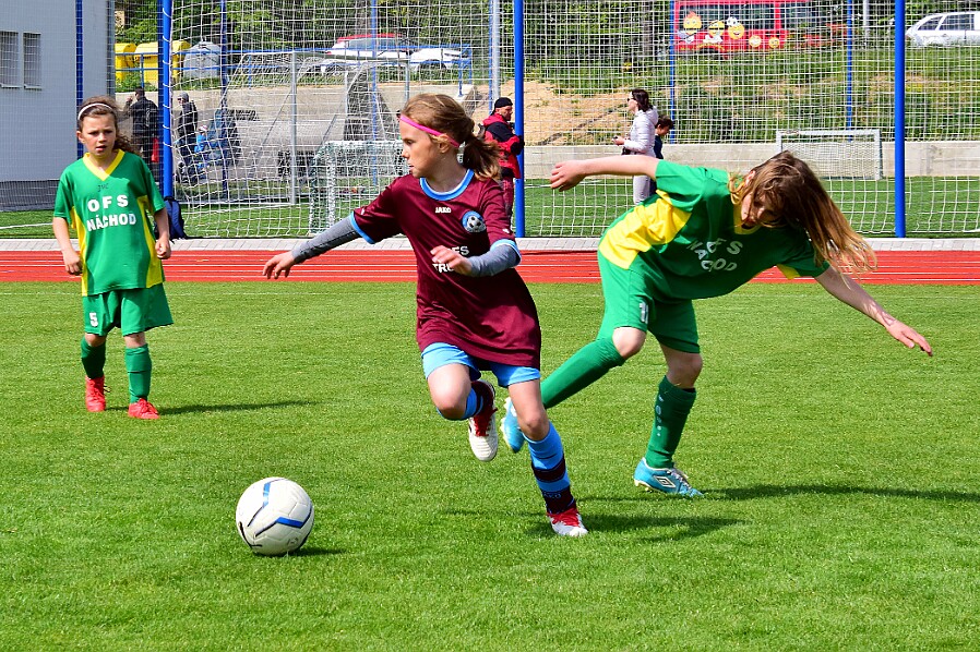 05.08 - Venkovní přebory KFS dívky WU11 a WU13 - Kostelec nO © Petr Reichl