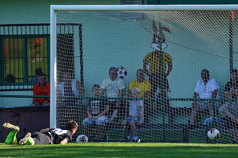 FK Náchod B/Provodov vs TJ Velké Poříčí 4 : 4; PK 5 : 3 null