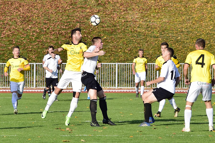 10.20 - VOTROK KP - Rychnov - Chlumec B © Petr Reichl * Brůžek Václav, předseda (domácí): Tak tohle jo! Reklama na fotbal! Na takový fotbal se chodí! Nasazení z...