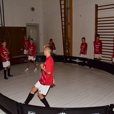 2-Něco v Sokolovně