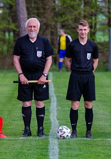 _DSC7022 Rozhodčí - Petr Reichl a Jakub Chaloupka