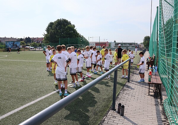 0900 - Rozcvička a první tréninková jednotka 0900 - Rozcvička a první tréninková jednotka