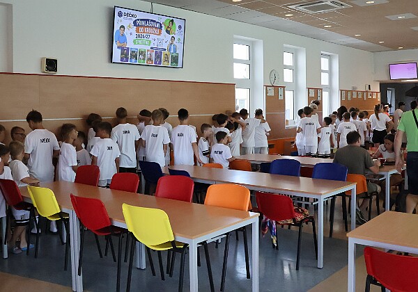 1130 - Oběd a polední odpočinek 1130 - Oběd a polední odpočinek