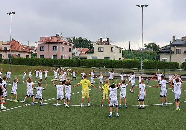 0900 - Rozcvička a první tréninková jednotka 0900 - Rozcvička a první tréninková jednotka
